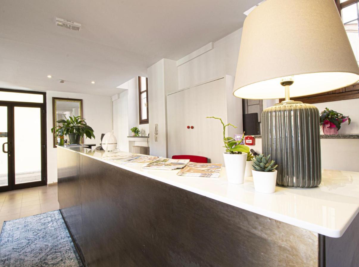 Hotel Tornielli 9 By Lvg Hotel Collection Новара Екстер'єр фото